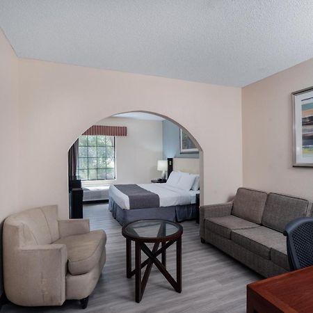 Baymont By Wyndham Hinesville Fort Stewart Area Buitenkant foto
