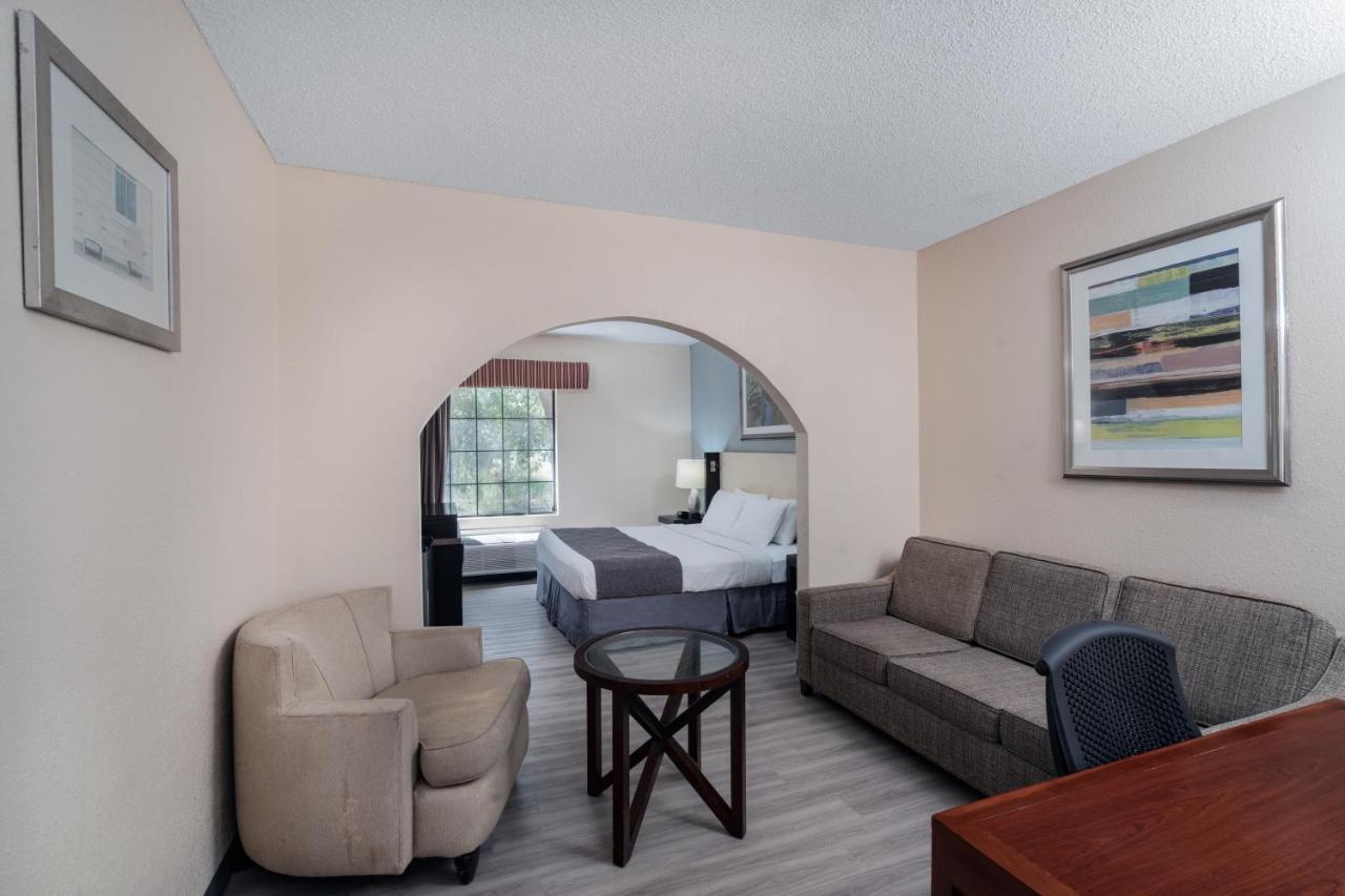 Baymont By Wyndham Hinesville Fort Stewart Area Buitenkant foto