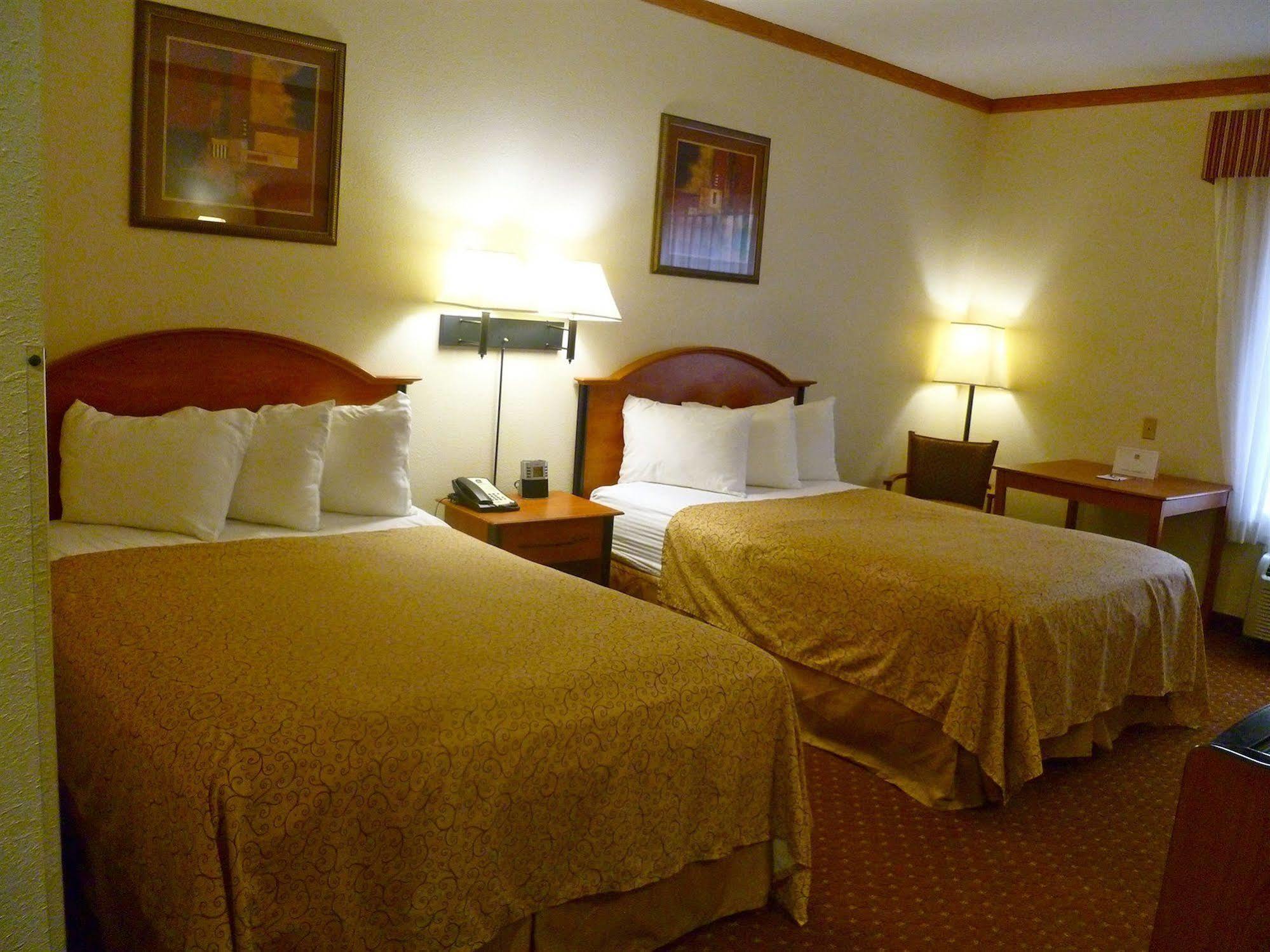 Baymont By Wyndham Hinesville Fort Stewart Area Buitenkant foto