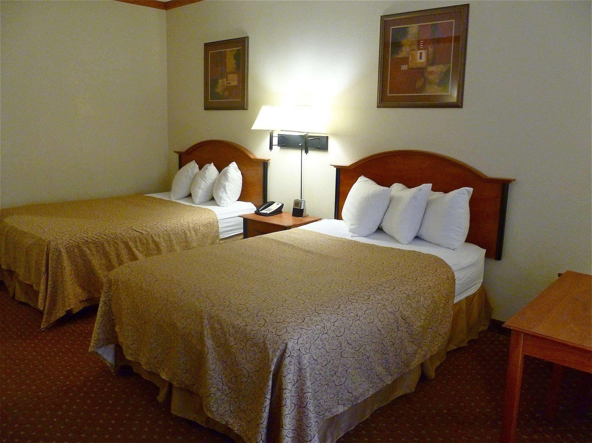 Baymont By Wyndham Hinesville Fort Stewart Area Buitenkant foto