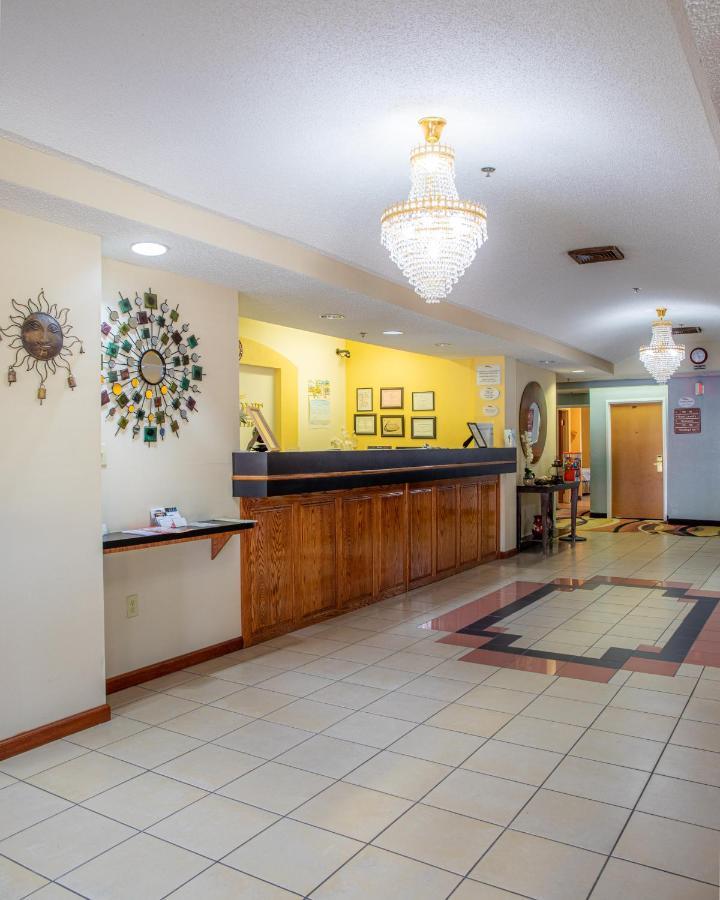 Baymont By Wyndham Hinesville Fort Stewart Area Buitenkant foto