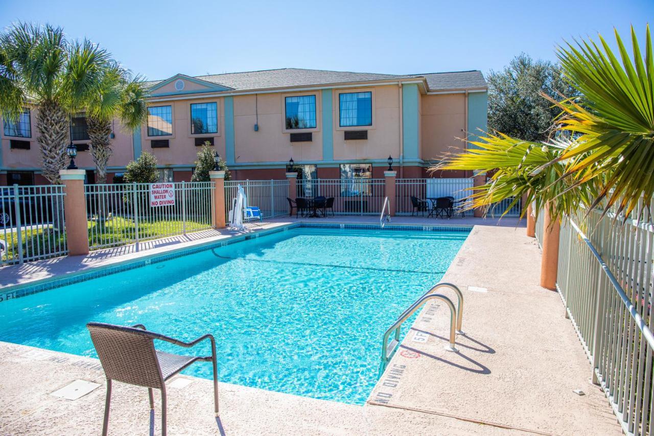 Baymont By Wyndham Hinesville Fort Stewart Area Buitenkant foto